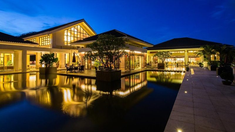 价格是选择旅行社报价的首要考虑因素。在比较不同旅行社报价时，要注意以下两点：